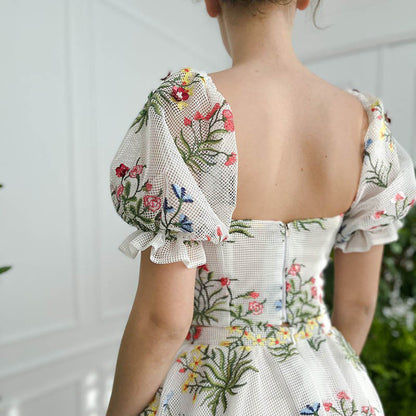 Women's Fitted Waist Backless Embroidered Skirt Two-piece Set