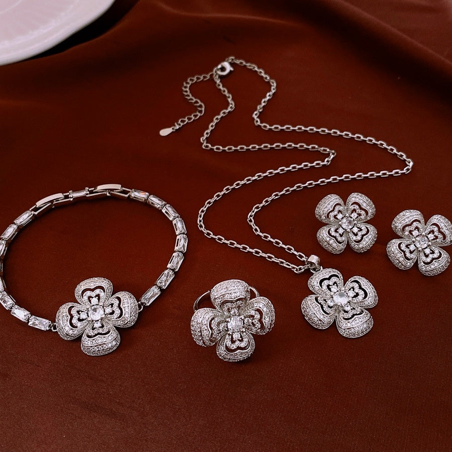 Four-petal Flower Clavicle Chain Fashion Special-interest Jewelry Suit Women