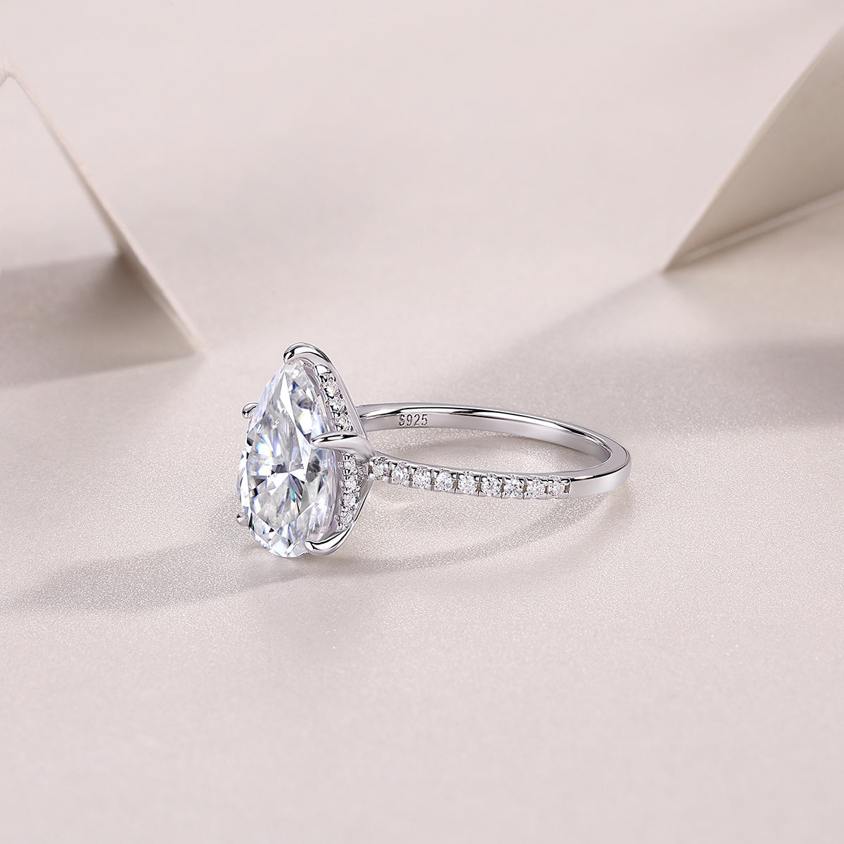 Light and Shadow Moissanite Diamond Ring Set