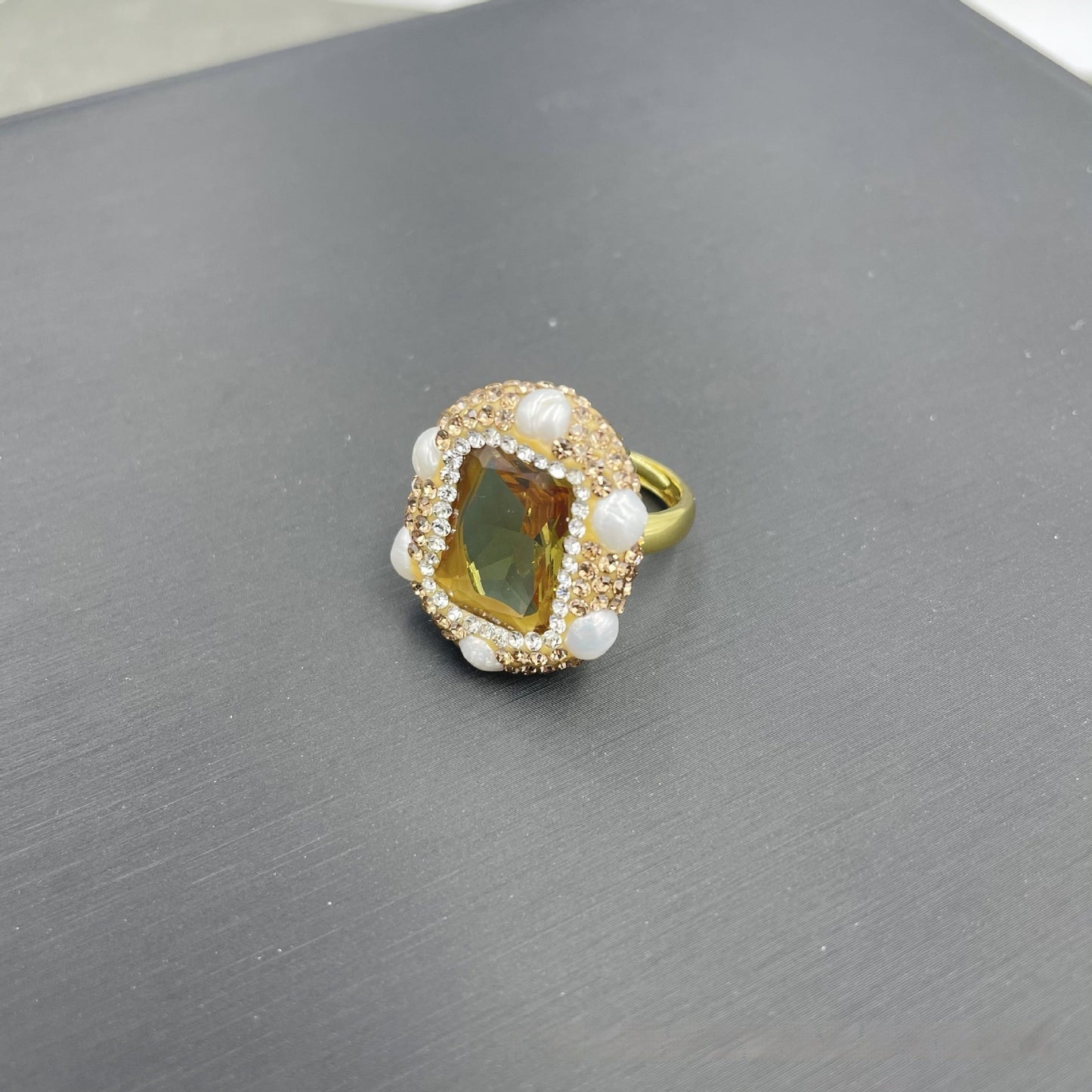 European French Light Luxury Photosensitive Stone Necklace